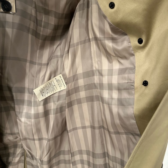 Burberry London AUTHENTIC Trench Coat NWT. New, tags still attached, never worn - Picture 7 of 11